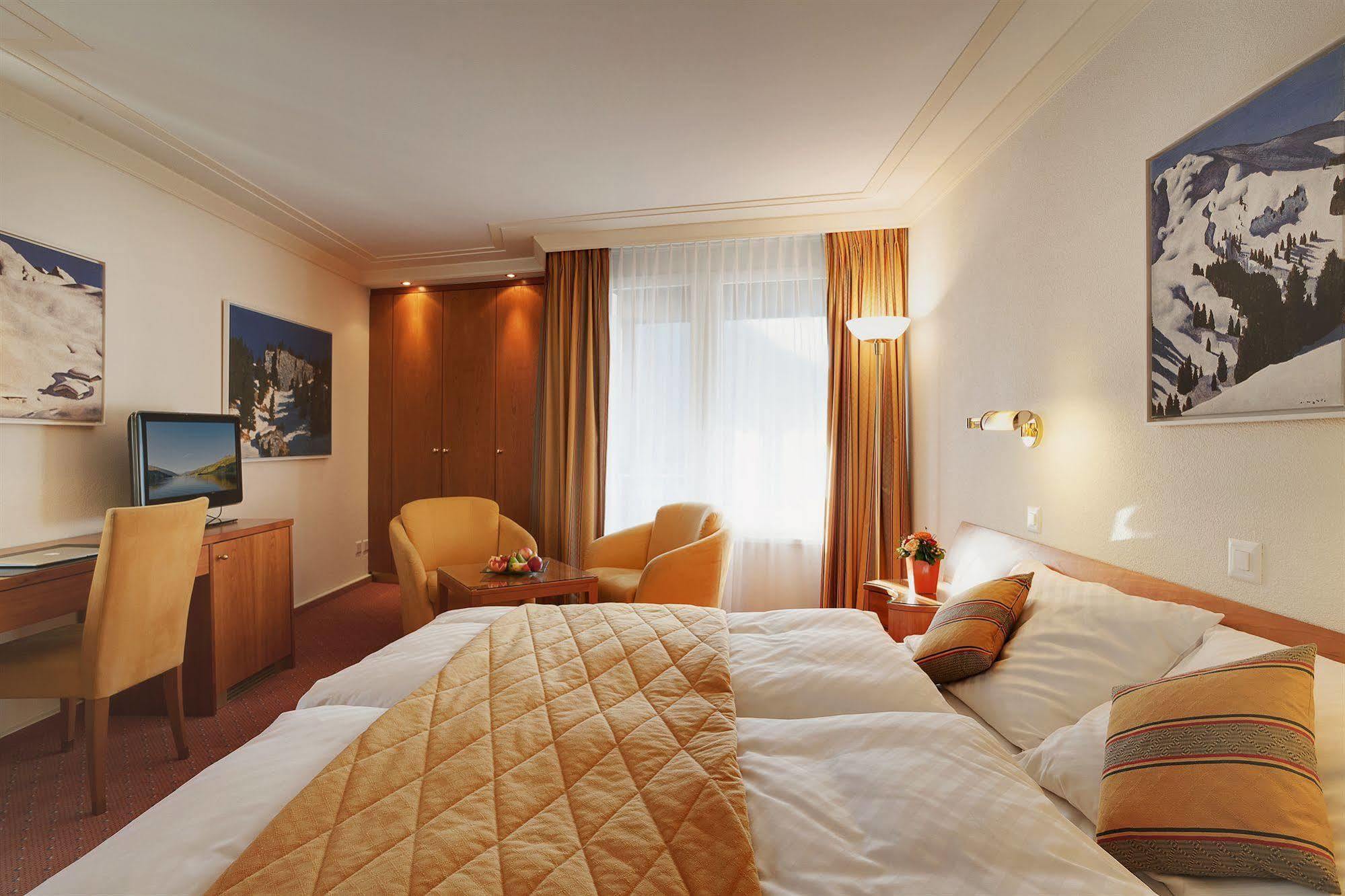 Kongress Hotel Давос Екстериор снимка
