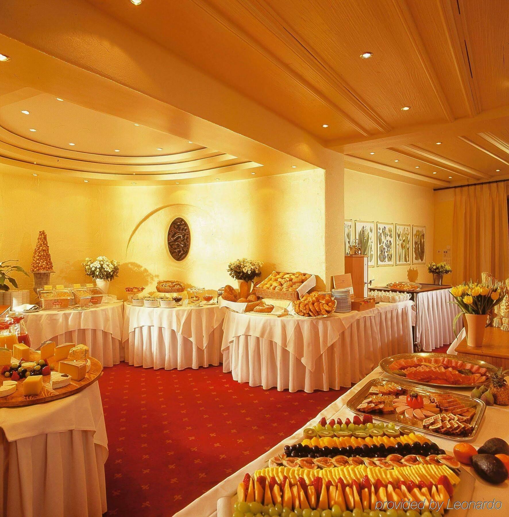 Kongress Hotel Давос Ресторант снимка